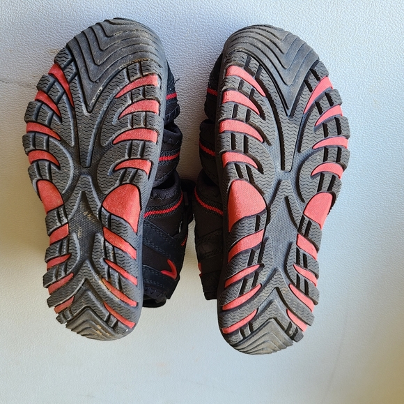 Boys black & red boys size 3M sandals - Picture 2 of 5
